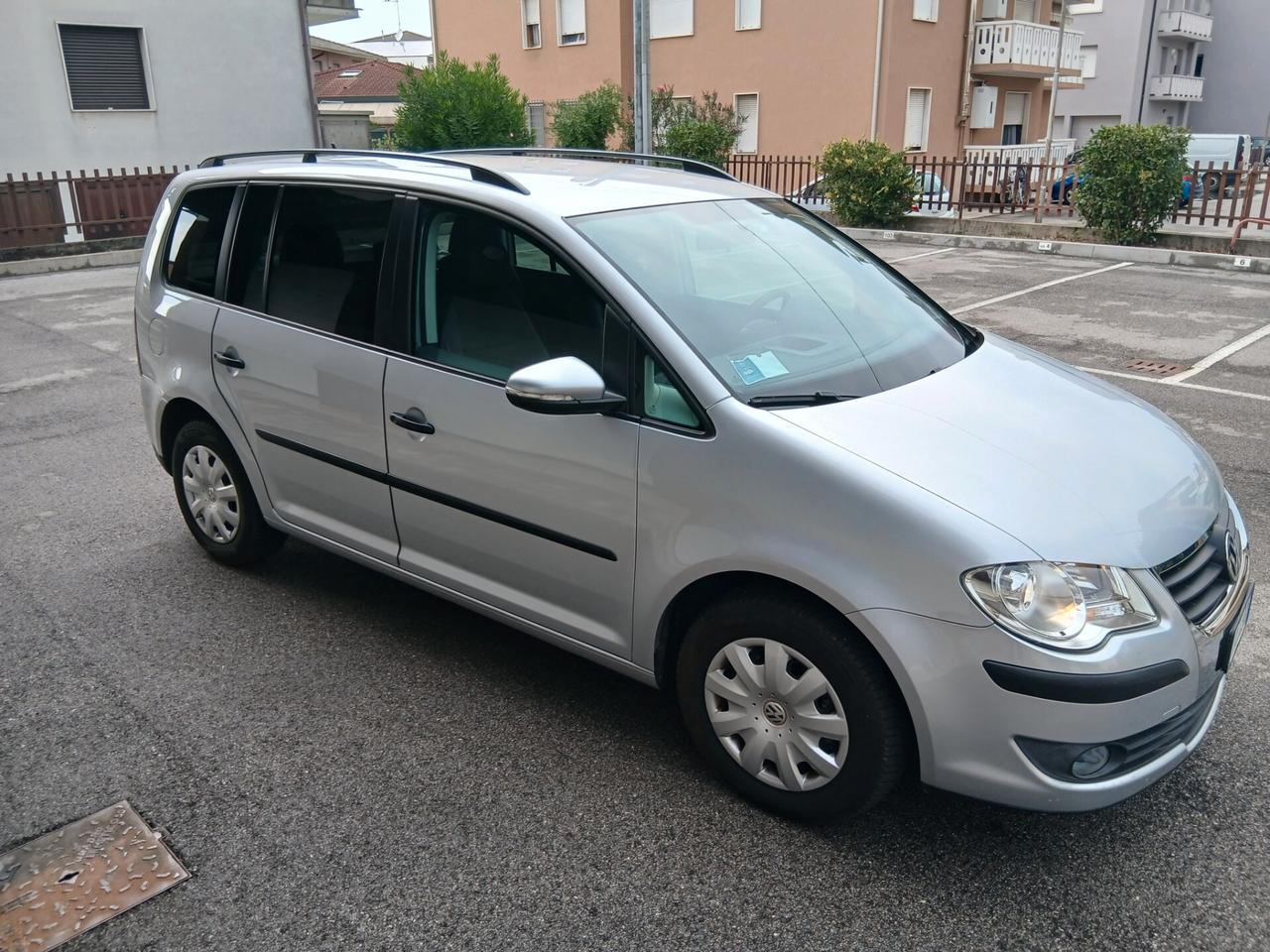 Volkswagen Touran 1.6 Trendline 7 posti unico proprietario