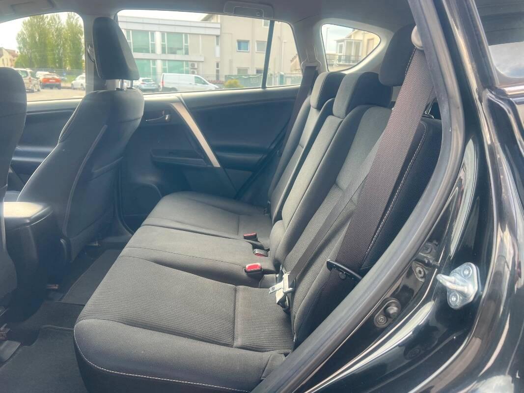 Toyota Rav4 2.0 d-4d Active 2wd 124cv mt