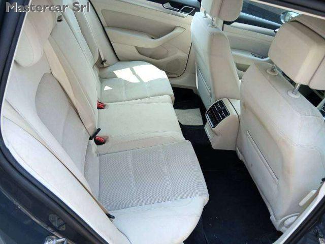 VOLKSWAGEN Passat Variant Passat VIII Variant 1.6 tdi Business Navi 120cv