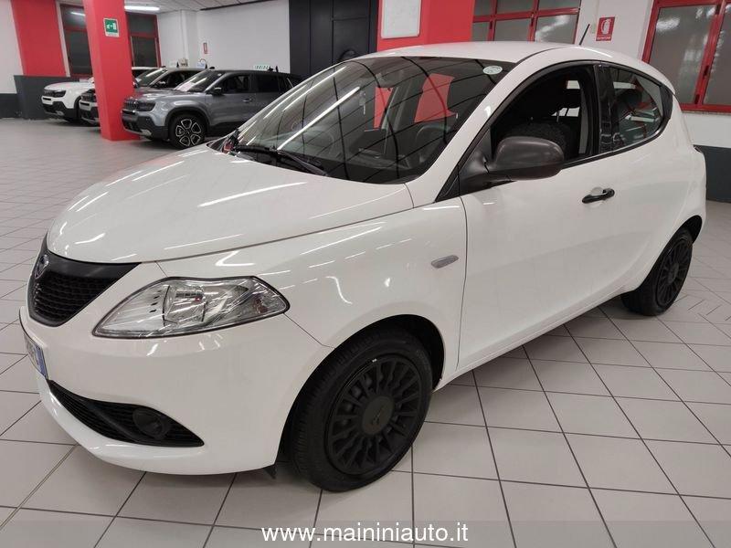 Lancia Ypsilon 1.0 70cv Hybrid Ecochic Silver