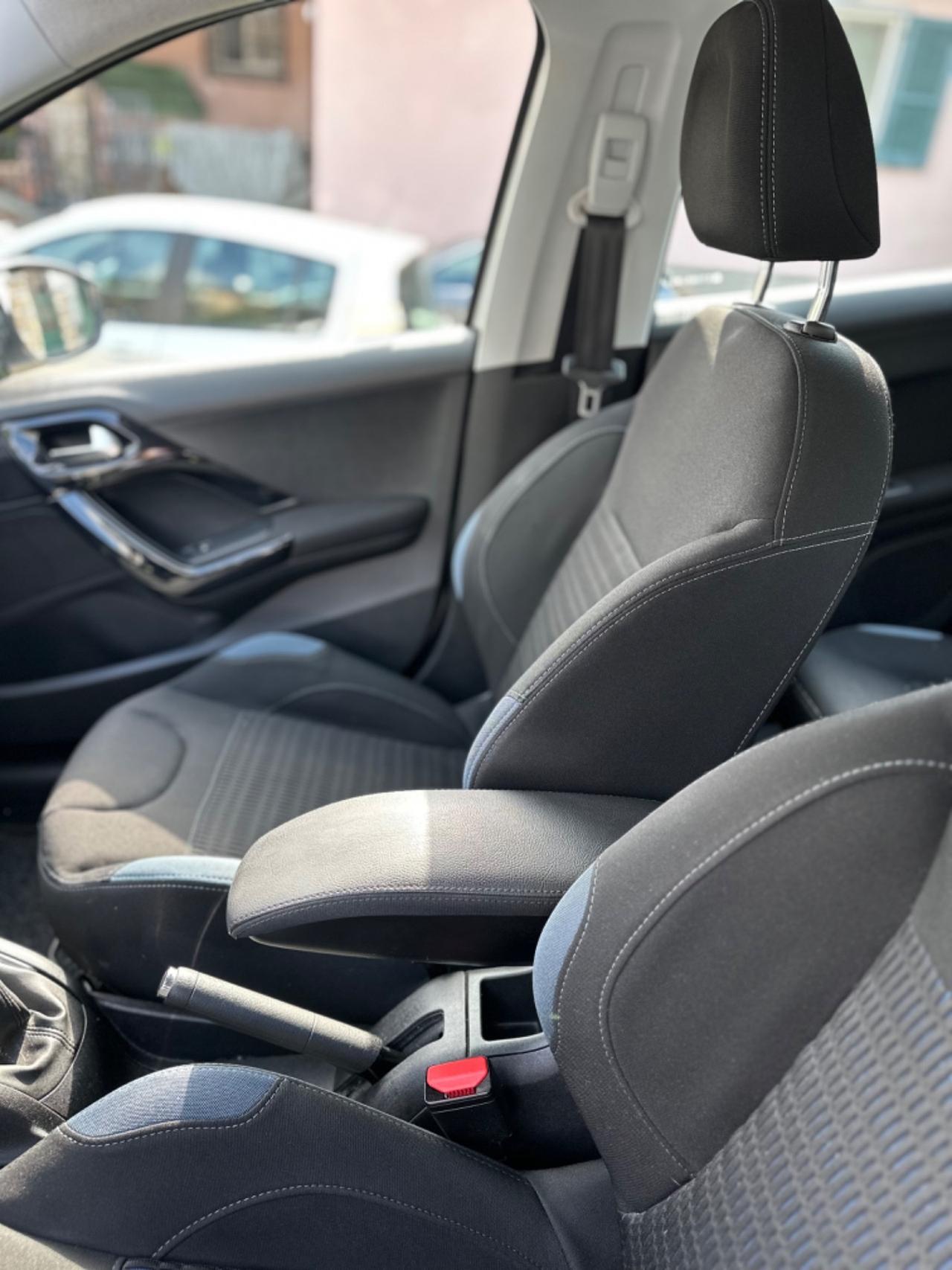 Peugeot 208 1.4 HDi 68 CV 5P ALLURE NEOPAT KMCERT