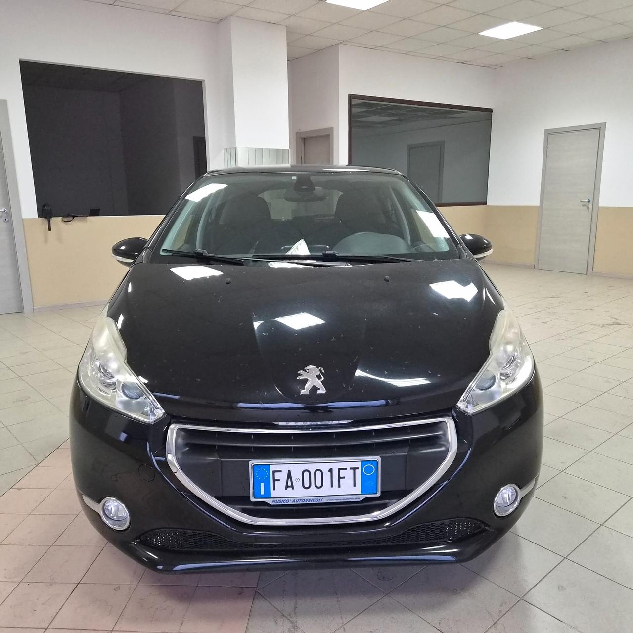 Peugeot 208 1.4 HDi 68 CV 5 porte Allure