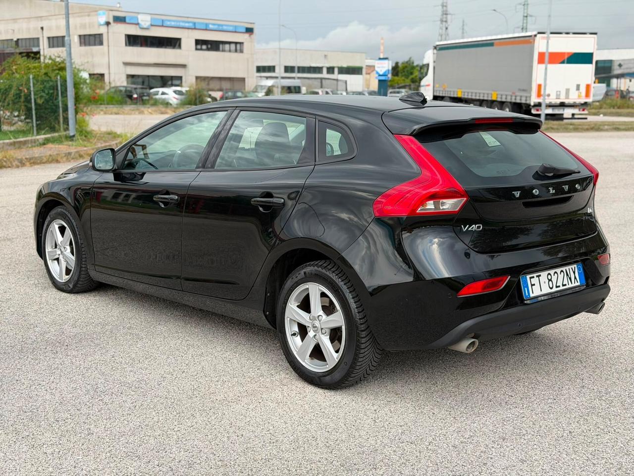 Volvo V40 2.0 diesel 2019 D2 R-design