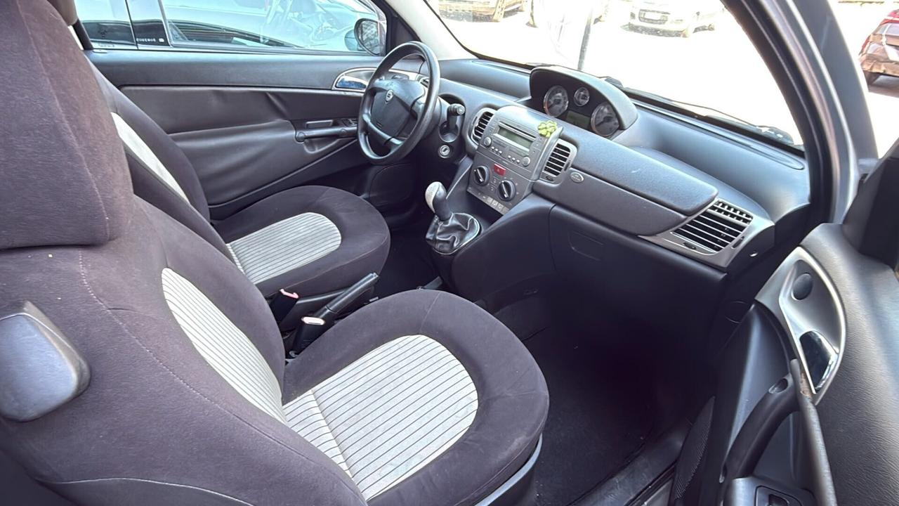 Lancia Ypsilon 1.3 MJT 75 CV Oro Bianco