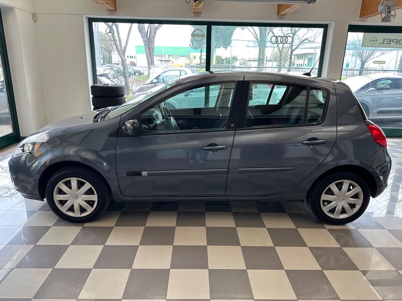 Renault Clio 1.2 75Cv Neopatentati