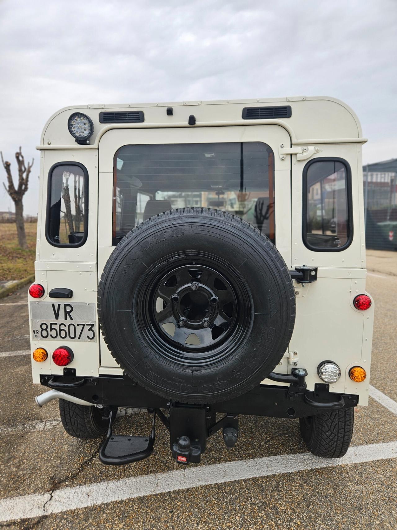 Land Rover Defender 90 turbodiesel Hard-top iscritta ASI