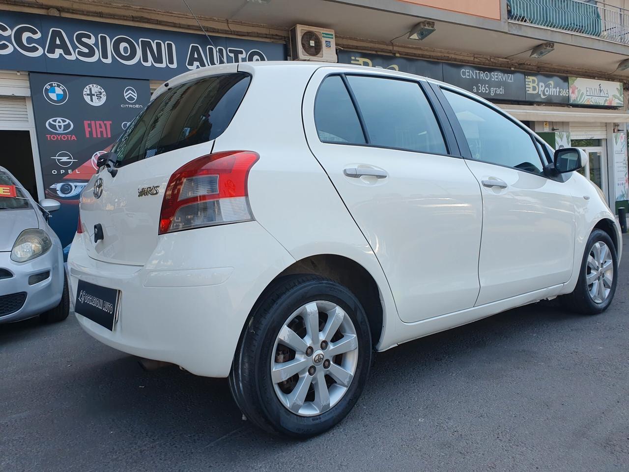 Toyota Yaris 1.3 5 porte Sol benzina anno 2011 km 135000