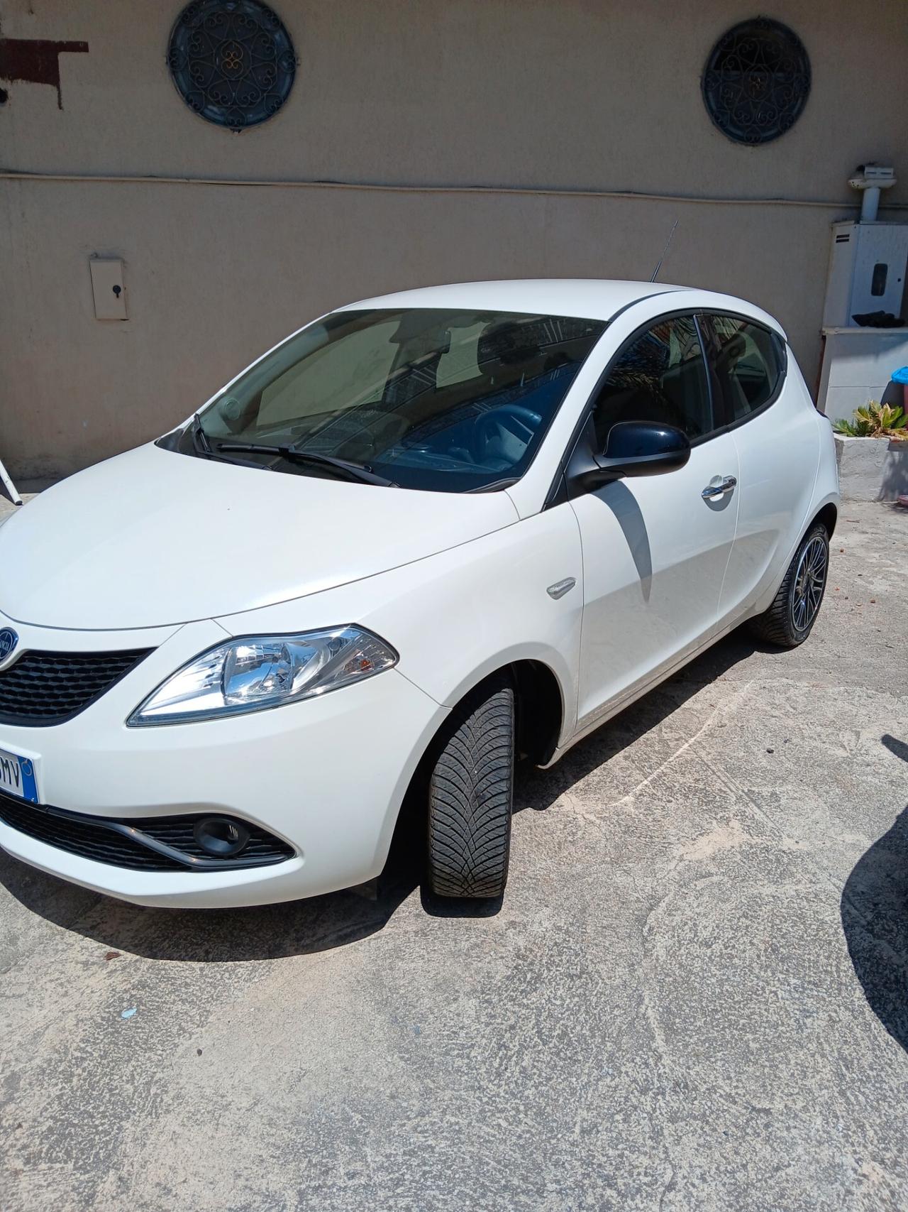 Lancia Ypsilon 1.2 69 CV 5 porte S&S Gold