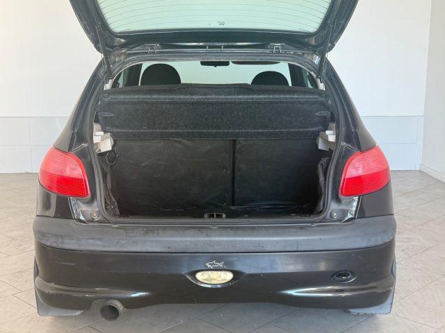 PEUGEOT 206 1.1 3p. XT