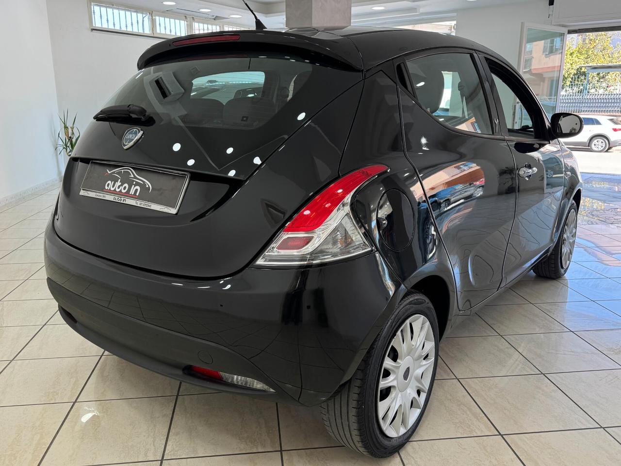 Lancia Ypsilon 1.2 69 CV 5 porte Silver
