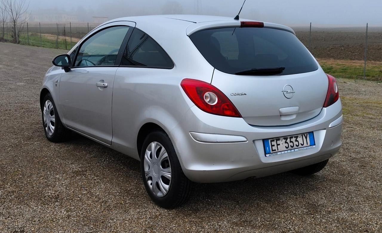 Opel Corsa 1.2 3 porte b-color