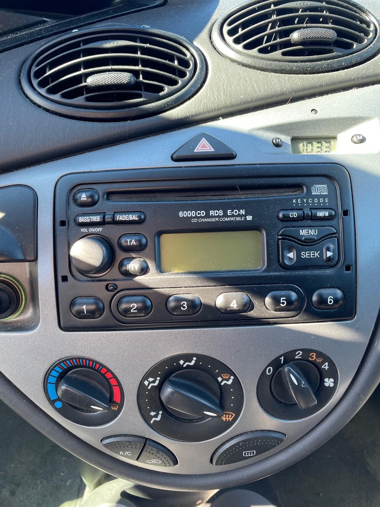 Ford Focus 1.6i 16V cat 5p. Ghia