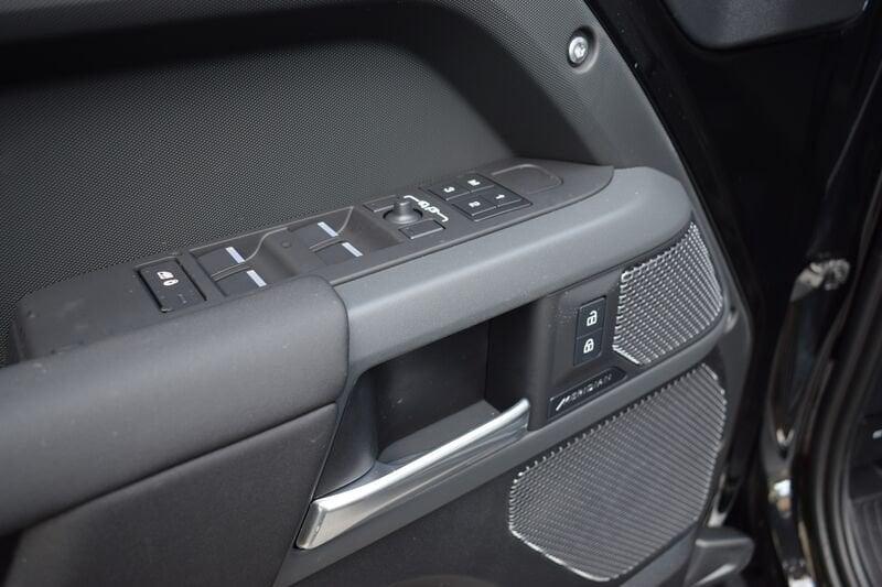 Land Rover Defender D200 AWD Auto 110 X-Dynamic SE IVA ESPOSTA