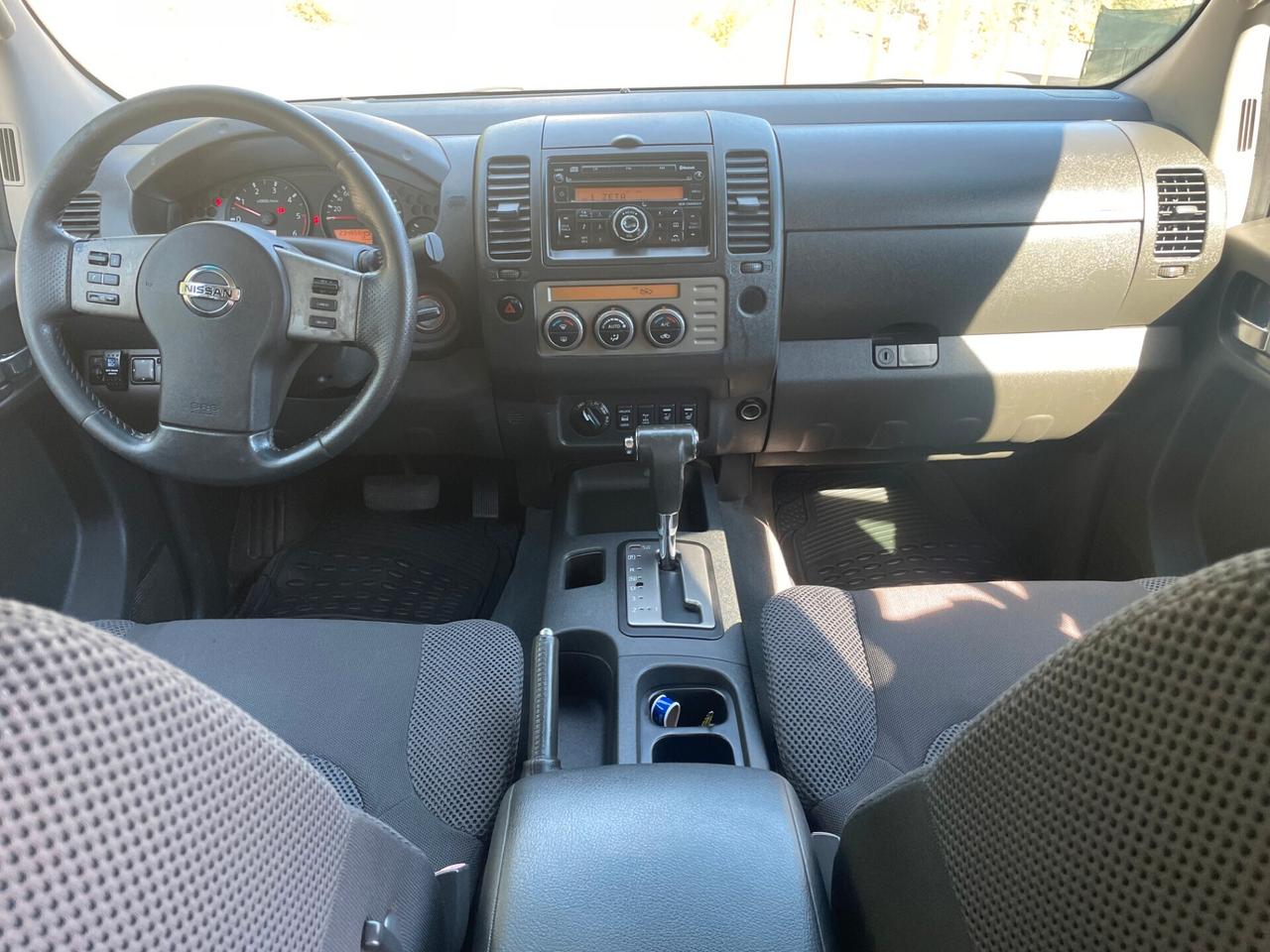 Nissan Navara 2.5 dCi 4 porte Double Cab LE CAMBIO AUTOMATICO + GANCIO TRAINO