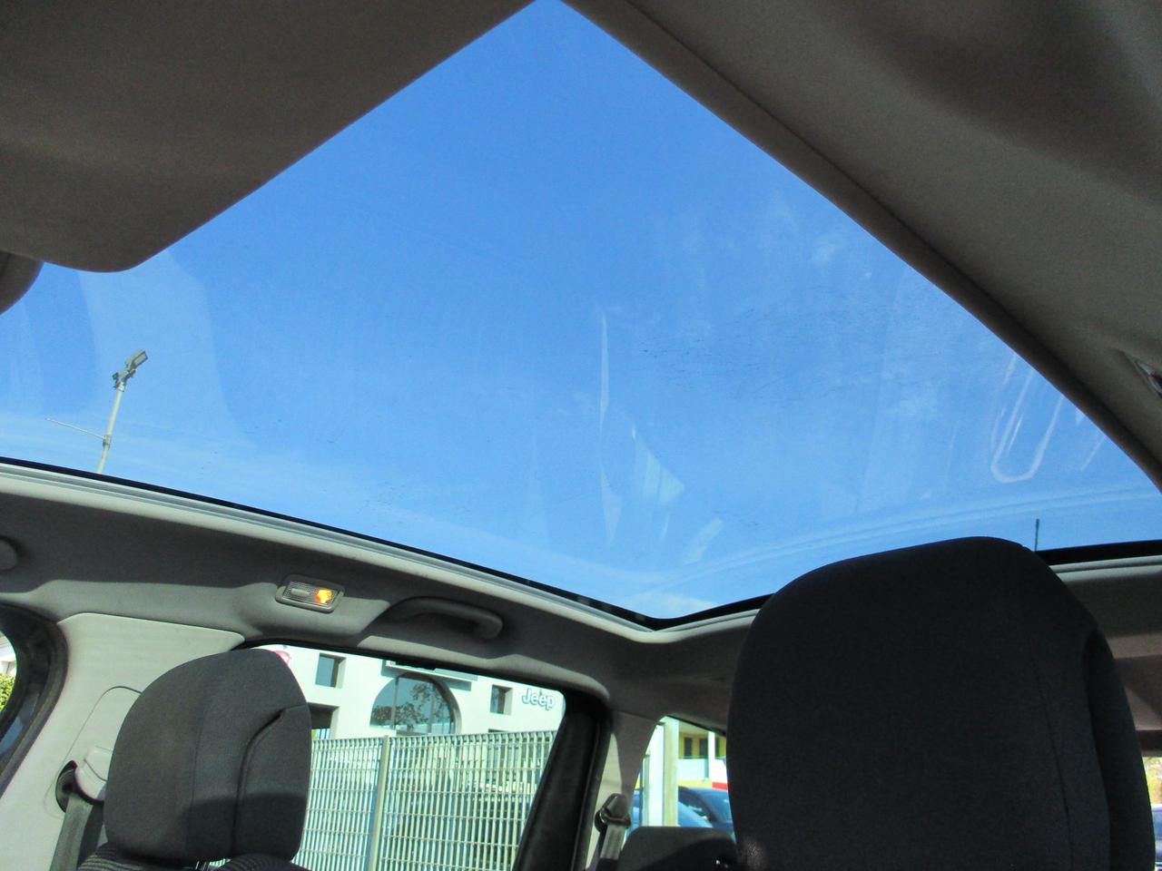 Peugeot 5008 5008 1.6 hdi 8v Business 115cv TETTO/Navi/7 Posti