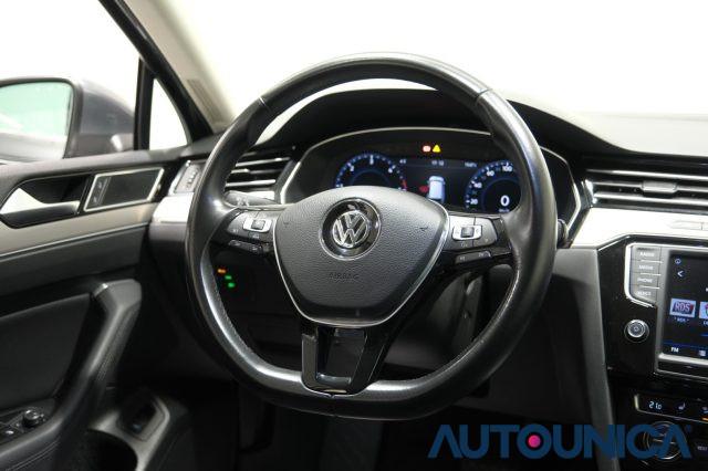 VOLKSWAGEN Passat Variant 2.0 TDI 190 CV DSG HIGHLINE BMT FARI LED
