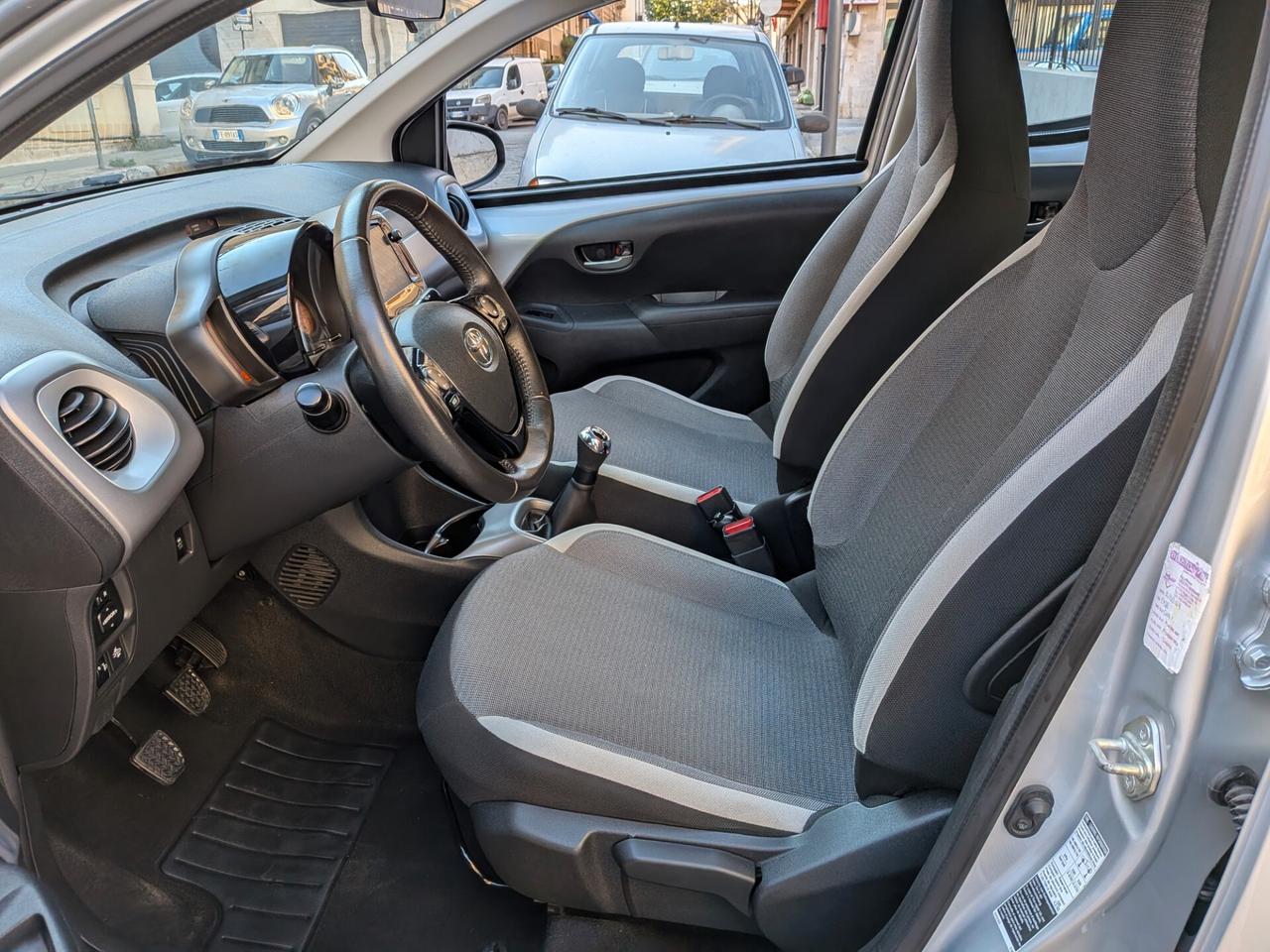 Toyota Aygo Connect 1.0 VVT-i 72 CV 5 porte x-cool
