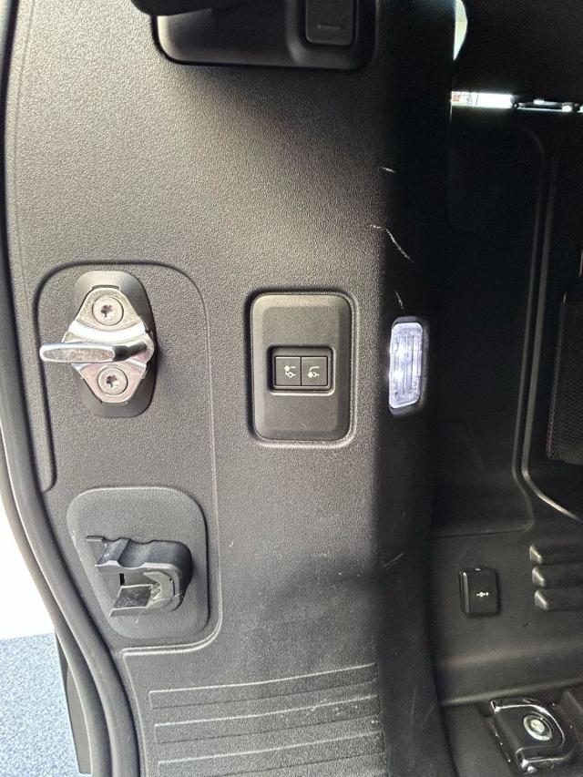 LAND ROVER Defender 110 3.0D 200 CV AWD Automatic