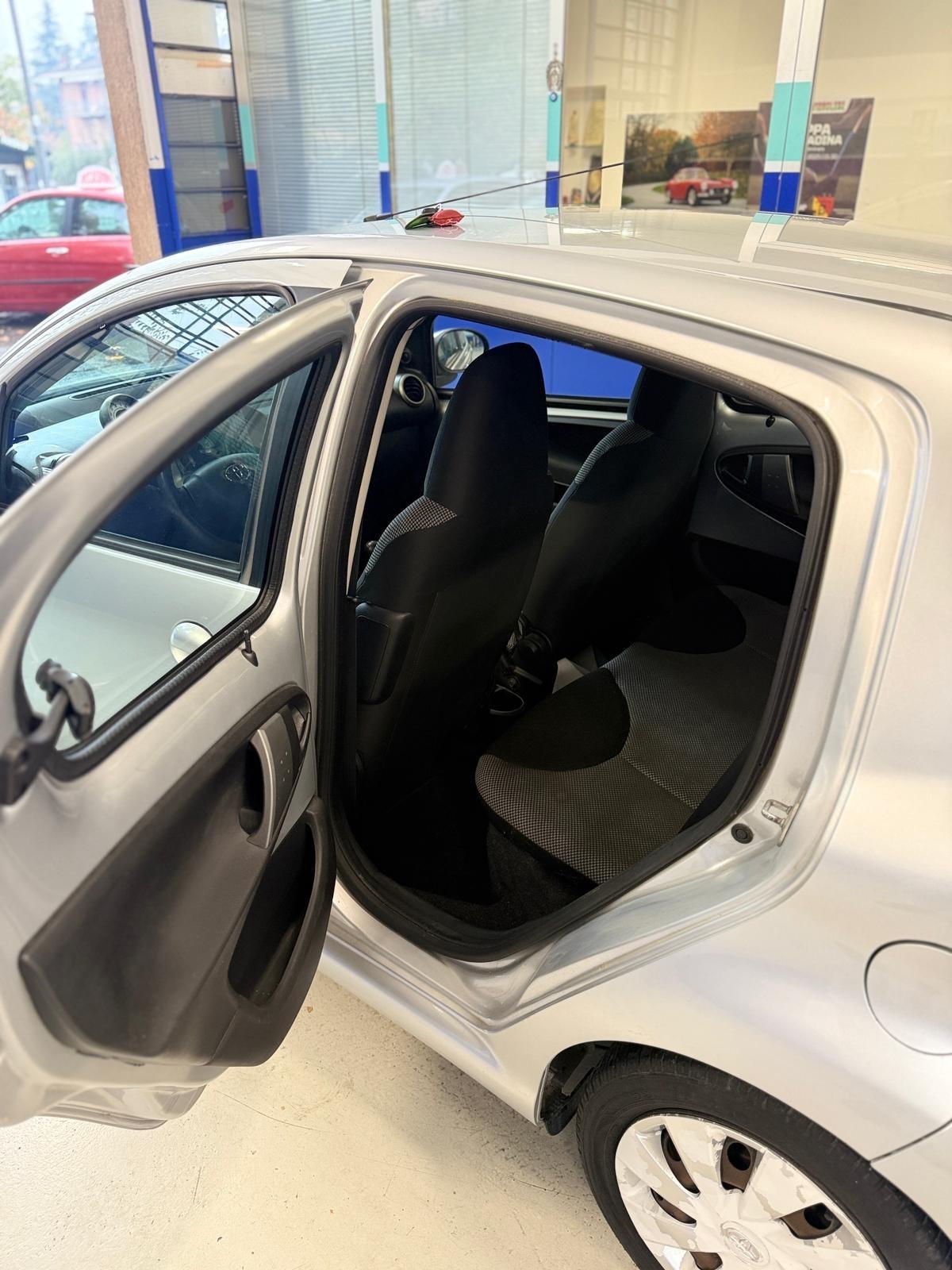 Toyota Aygo 1.0 12V VVT-i 5 porte Cool Soda Connect MMT