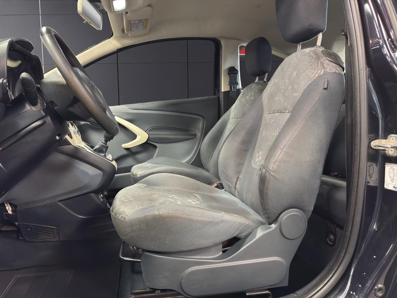 Ford Ka 1.2 Titanium c/esp,tcs 69cv E5