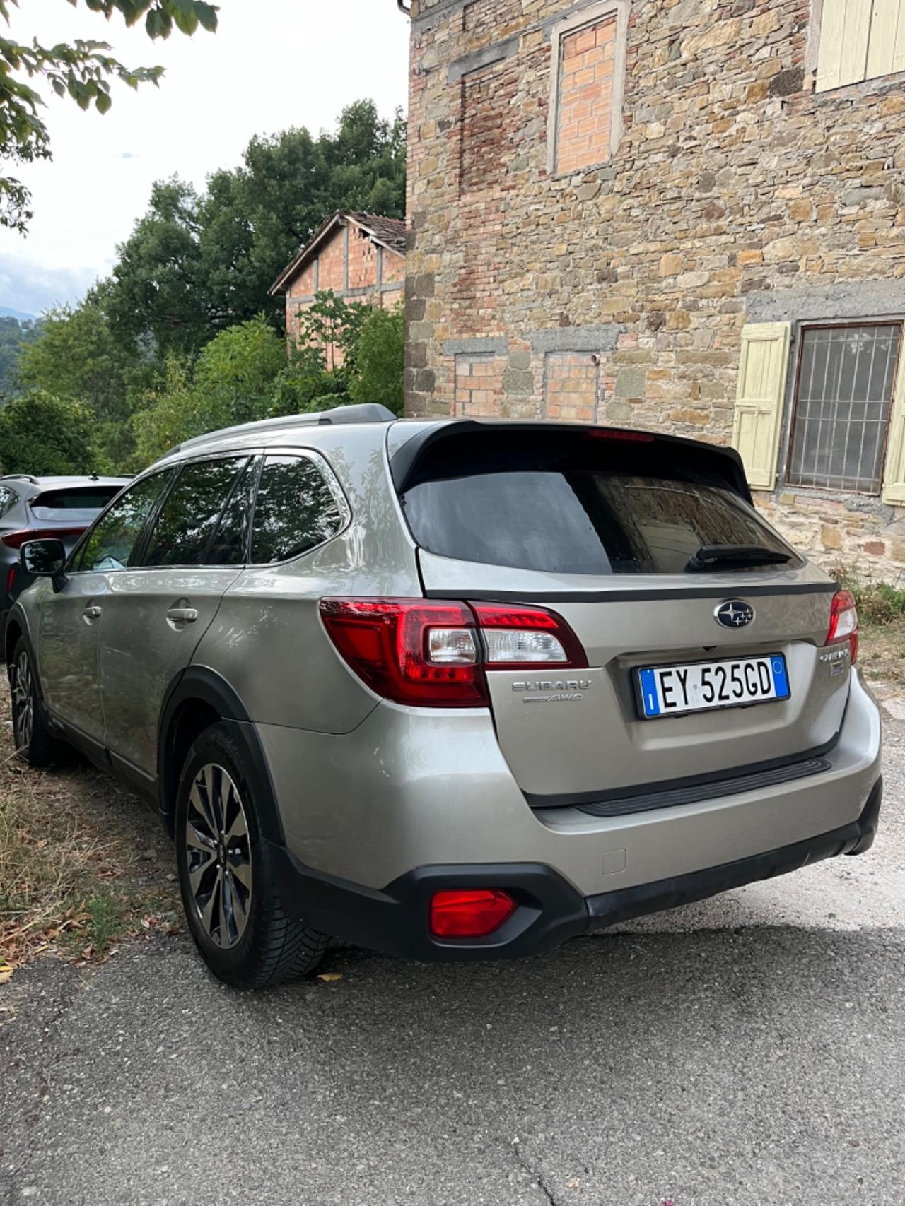 Subaru OUTBACK 2.0D Lineartronic Adventure