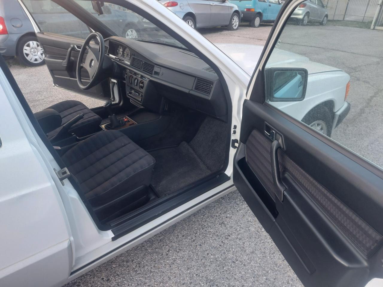 Mercedes-benz 190 2.0 E