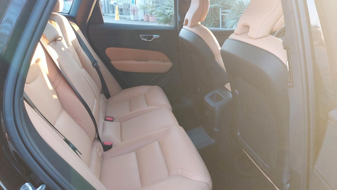 Volvo XC 60 XC60 T6 Recharge Plug-in Hybrid AWD automatico Ultimate Dark