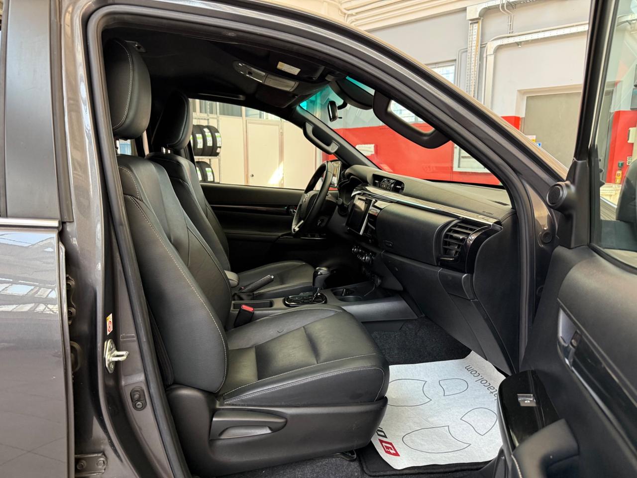 Toyota Hilux 2.4 D-4D A/T 4WD 4 porte Double Cab Lounge