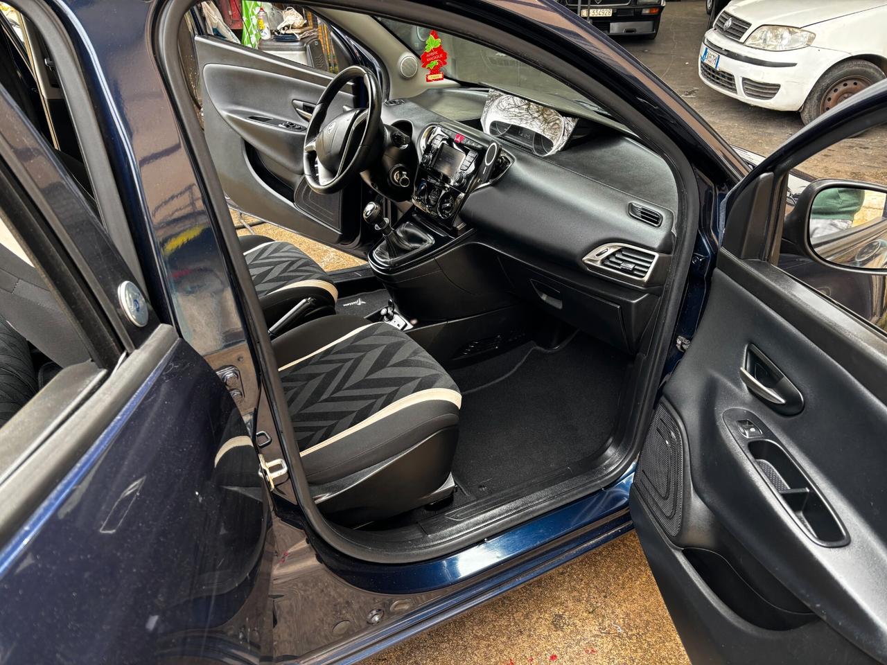 Lancia Ypsilon 1.2 69 CV 5 porte GPL Ecochic Gold