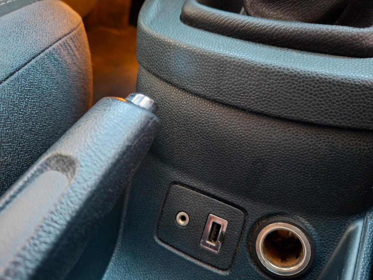 Ford Fiesta 5p 1.4 tdci Titanium, adatta a neop.