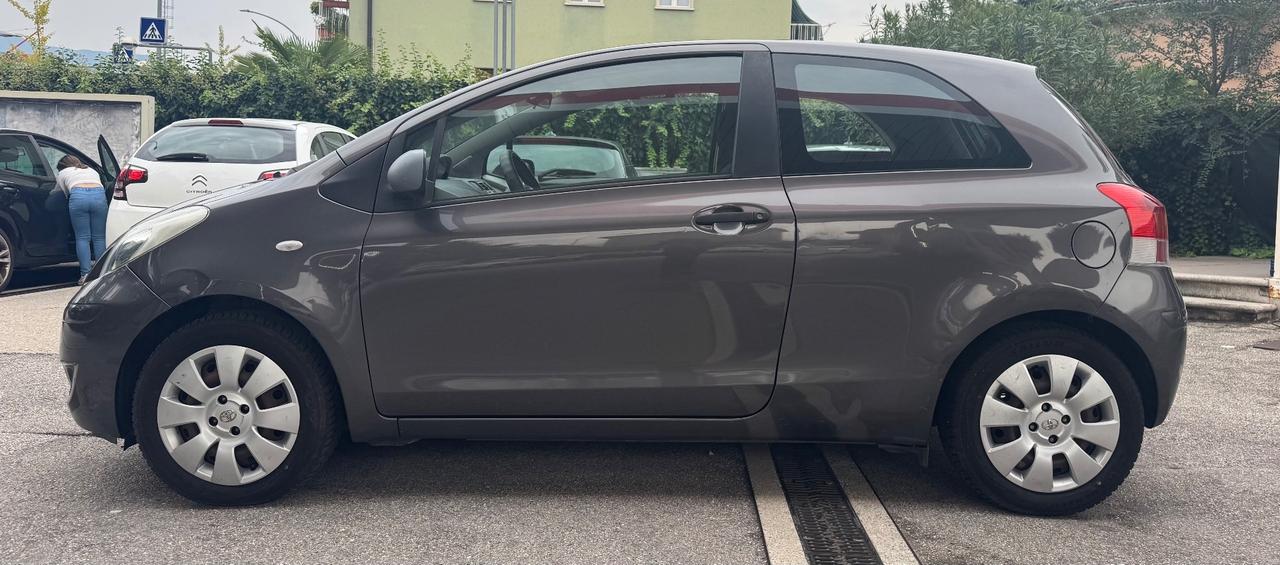 Toyota Yaris 1.0 3 porte Sol