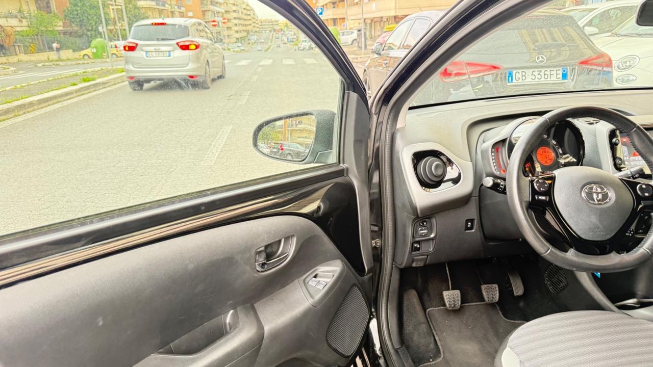 Toyota Aygo Connect 1.0 VVT-i 72 CV 5 porte x-play LED NAVI KAMERA PDC BLUETOOTH CERCHI 16