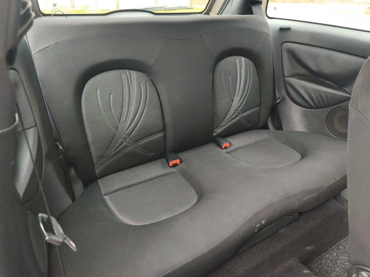 Lancia Ypsilon 2011---1.2 Benzina Neopatentati