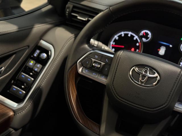 TOYOTA Land Cruiser 300 70th Anniversary 3.5 v6 BI-TURBO
