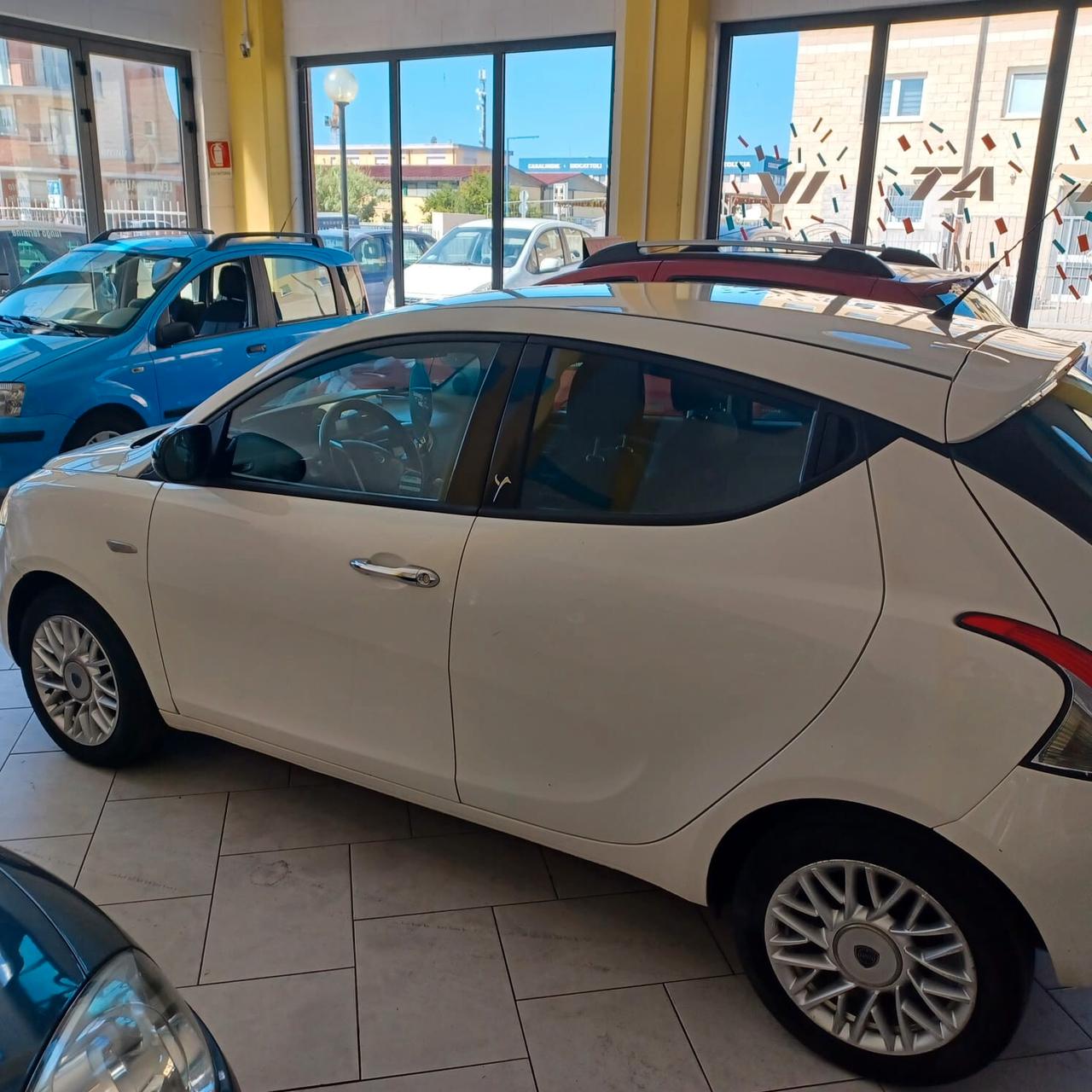 NEOPATENTATI LANCIA YPSILON 1.2 OTTIMO STATO
