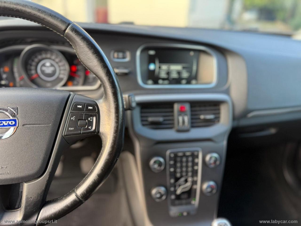 VOLVO V40 D2 Momentum