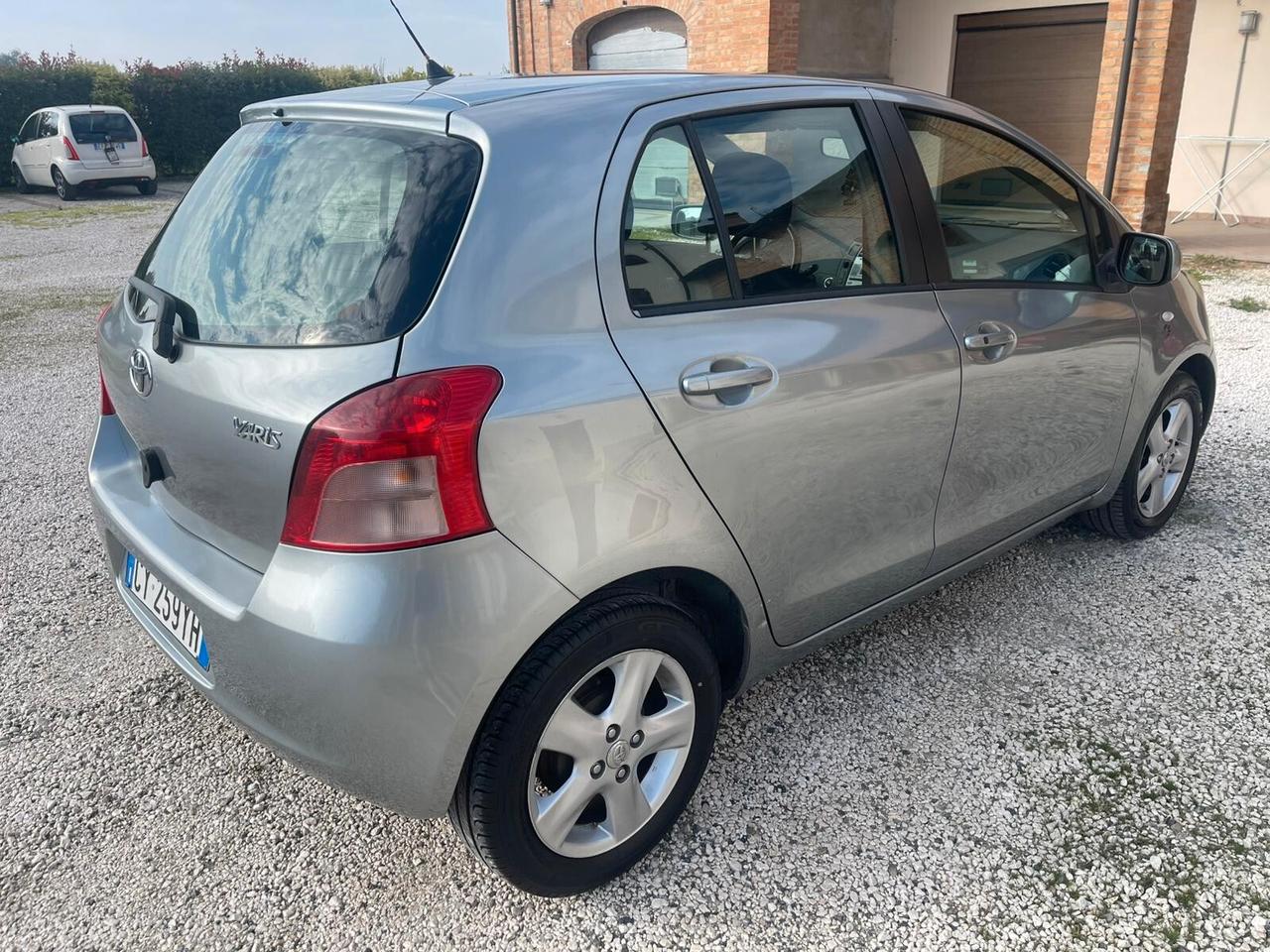 Toyota Yaris 1.0 3 porte Sol