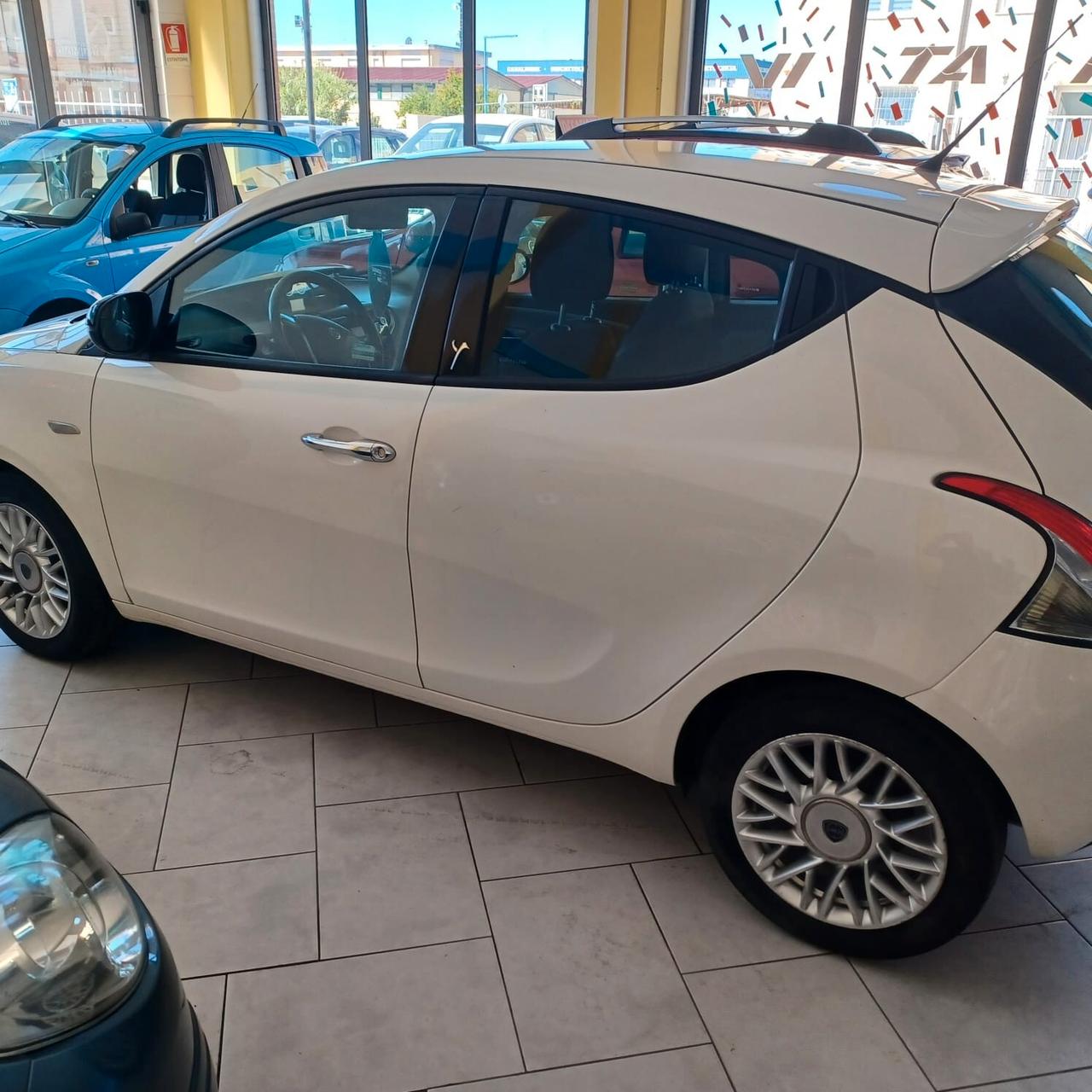 NEOPATENTATI LANCIA YPSILON 1.2 OTTIMO STATO
