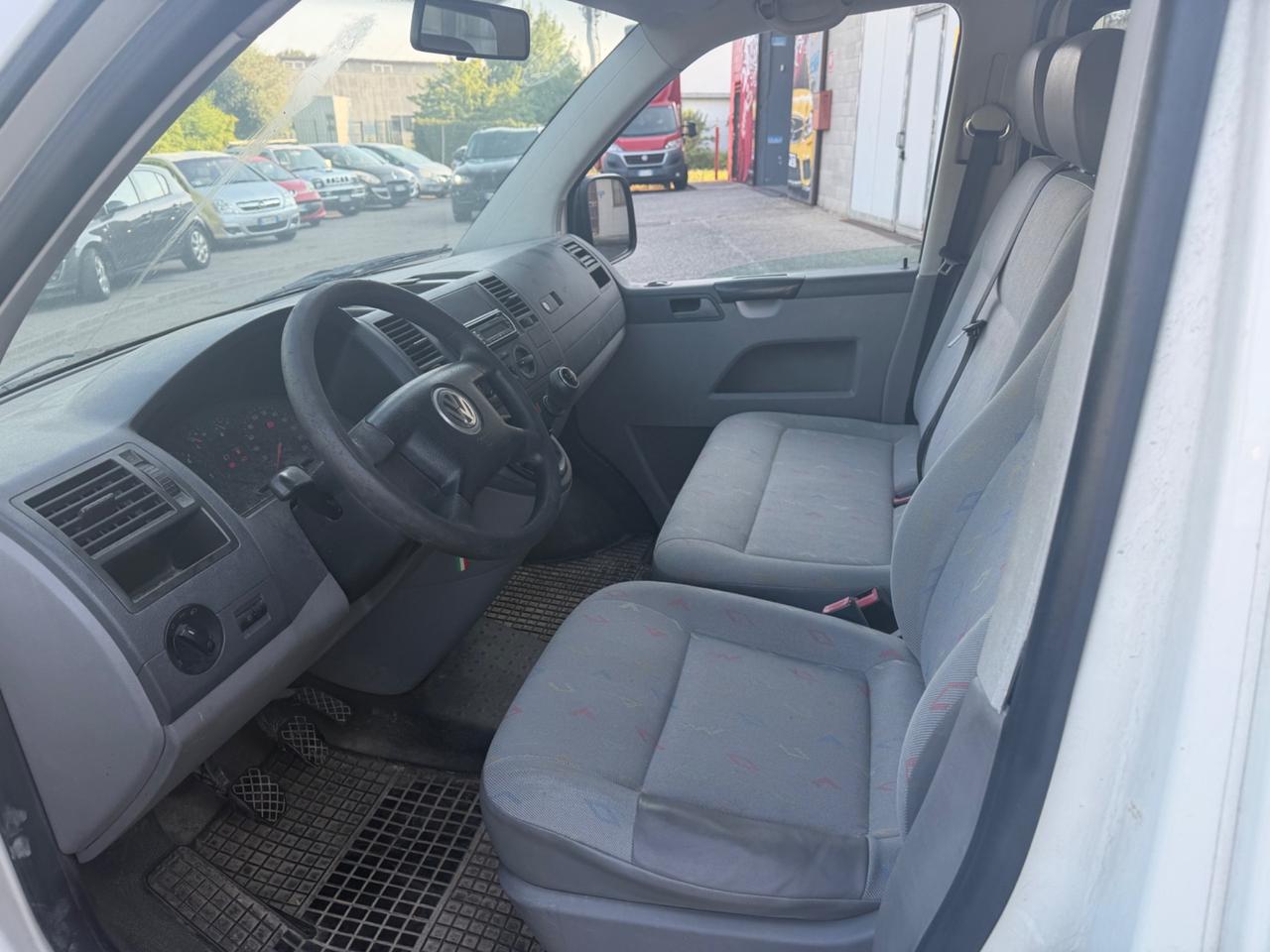 Volkswagen Transporter 2.5 TDI anno 2006 9 posti