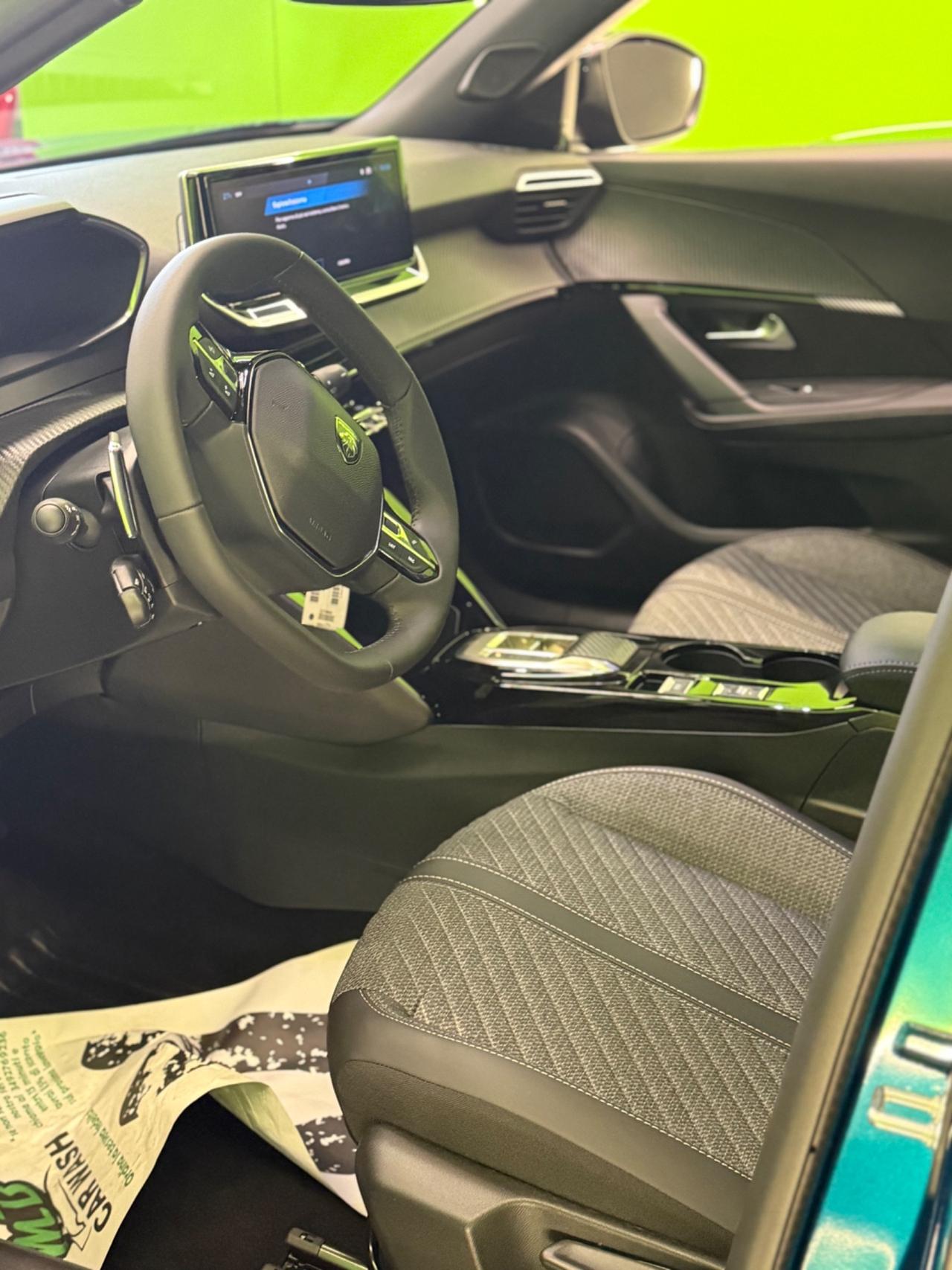 Peugeot 2008 PureTech 130 S&S EAT8 Allure