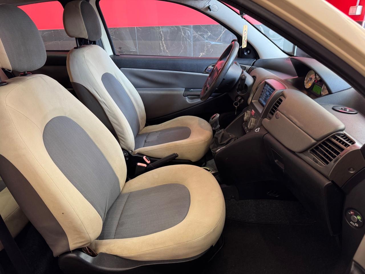 Lancia Ypsilon 1.2 Oro