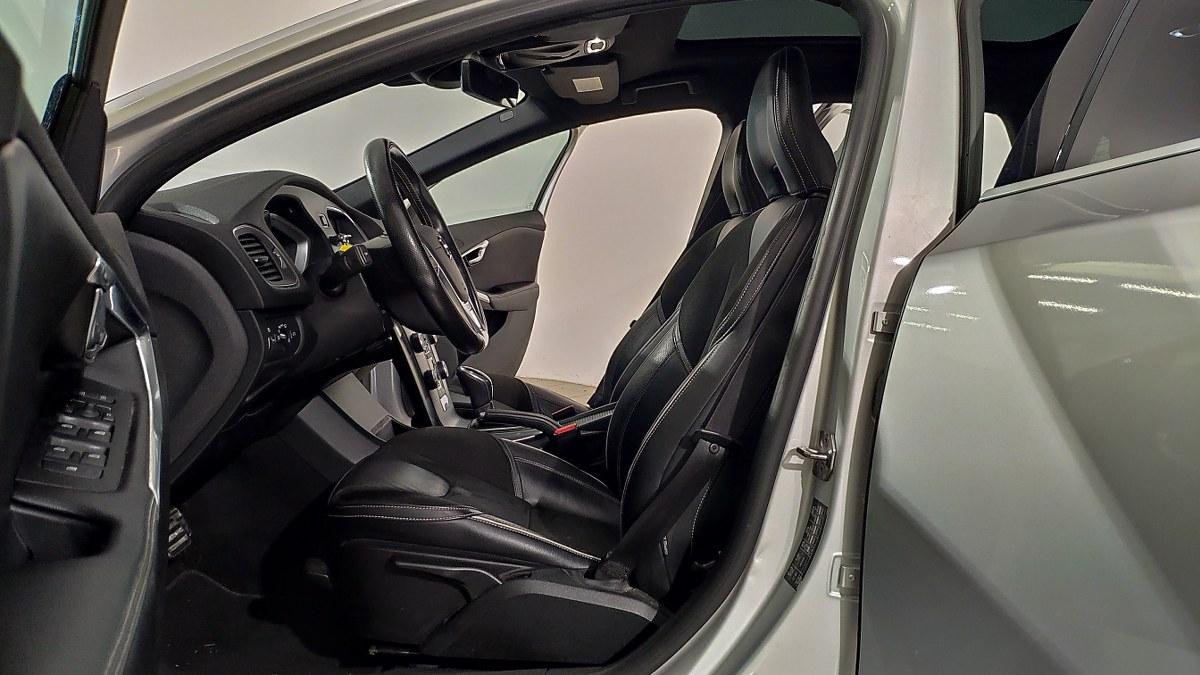 VOLVO V40 T3 Geartronic R-Design