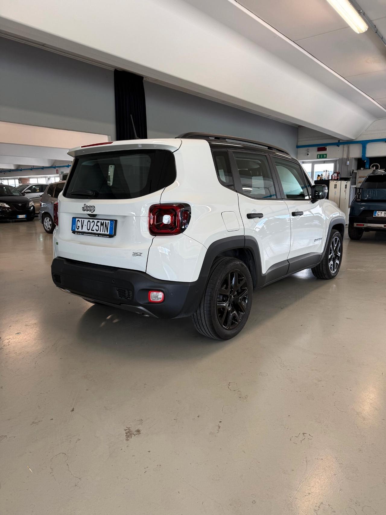 Jeep Renegade 1.5 Turbo T4 MHEV Summit