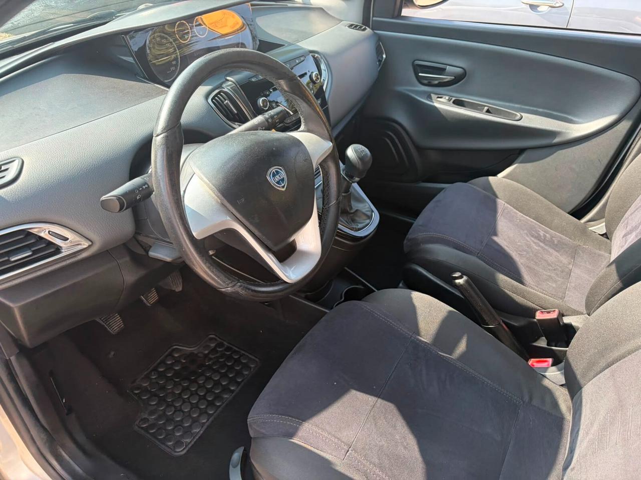 Lancia Ypsilon 1.2 69 CV 5 porte S&S Gold*EURO5*NEOPATENTATI