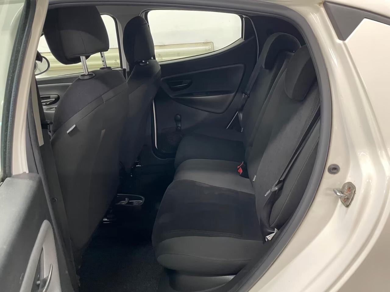 Lancia Ypsilon 1.3 MJT 16V 95 CV 5 porte S&S Elle ok neo patentati