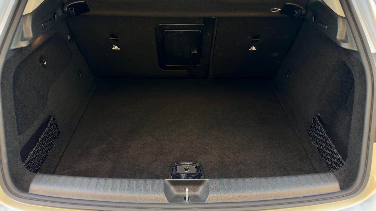MERCEDES-BENZ GLA 180 1.6 PREMIUM 122CV - FULL LED, PELLE, TETTO, NEOPATENTATI