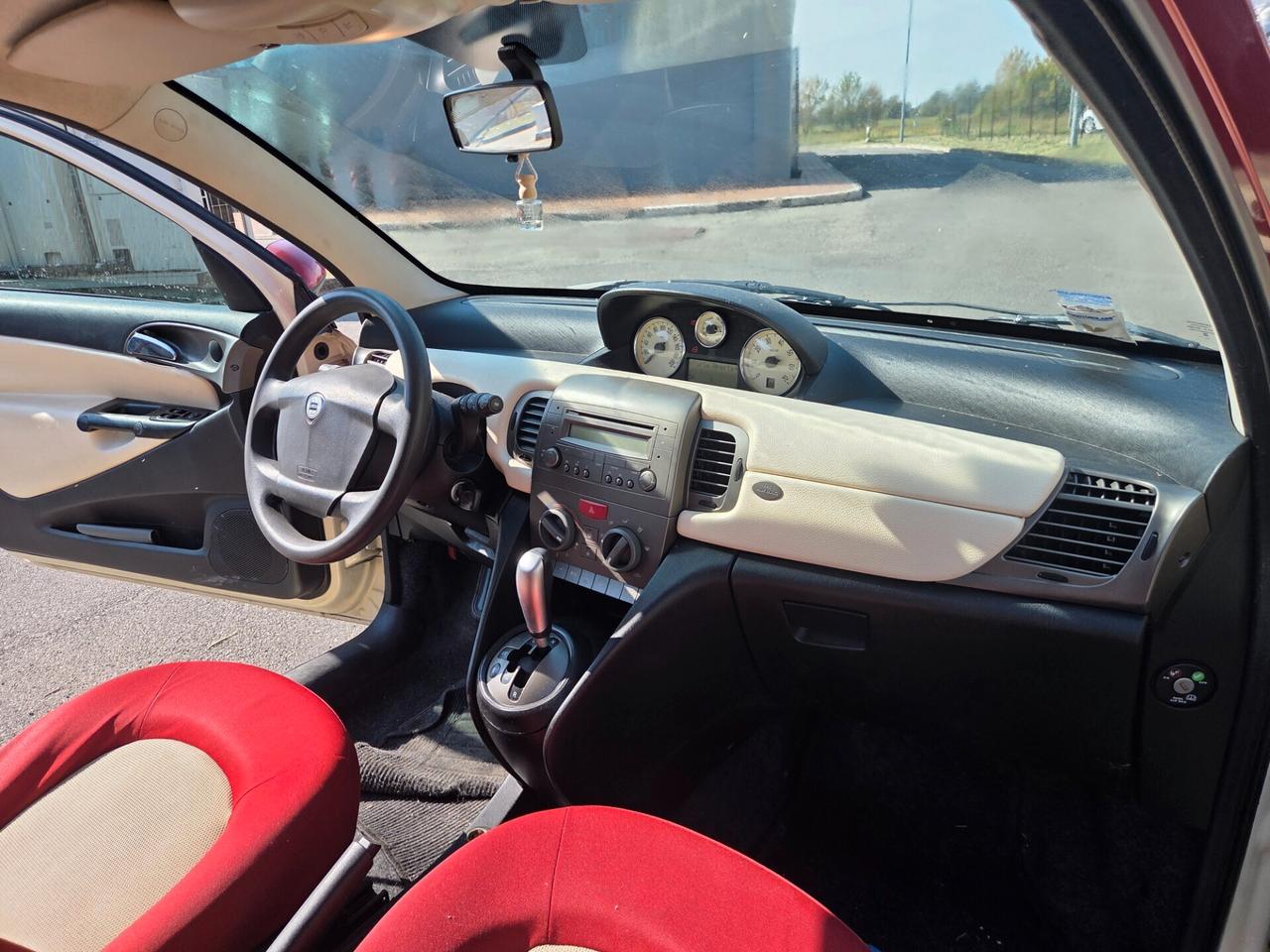 Lancia Ypsilon 1.2 16V Platino