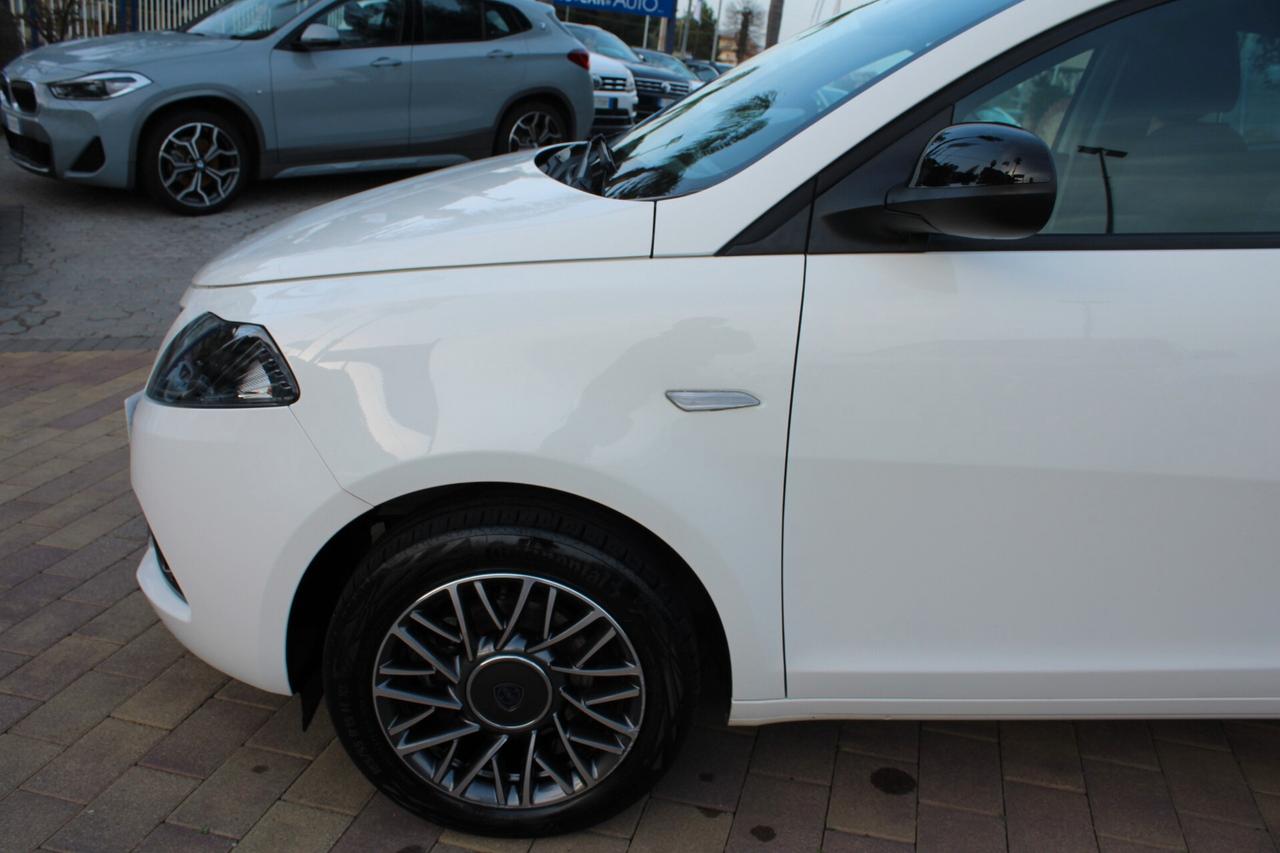 Lancia Ypsilon 1.0 FireFly 5 porte S&S Hybrid Gold Plus