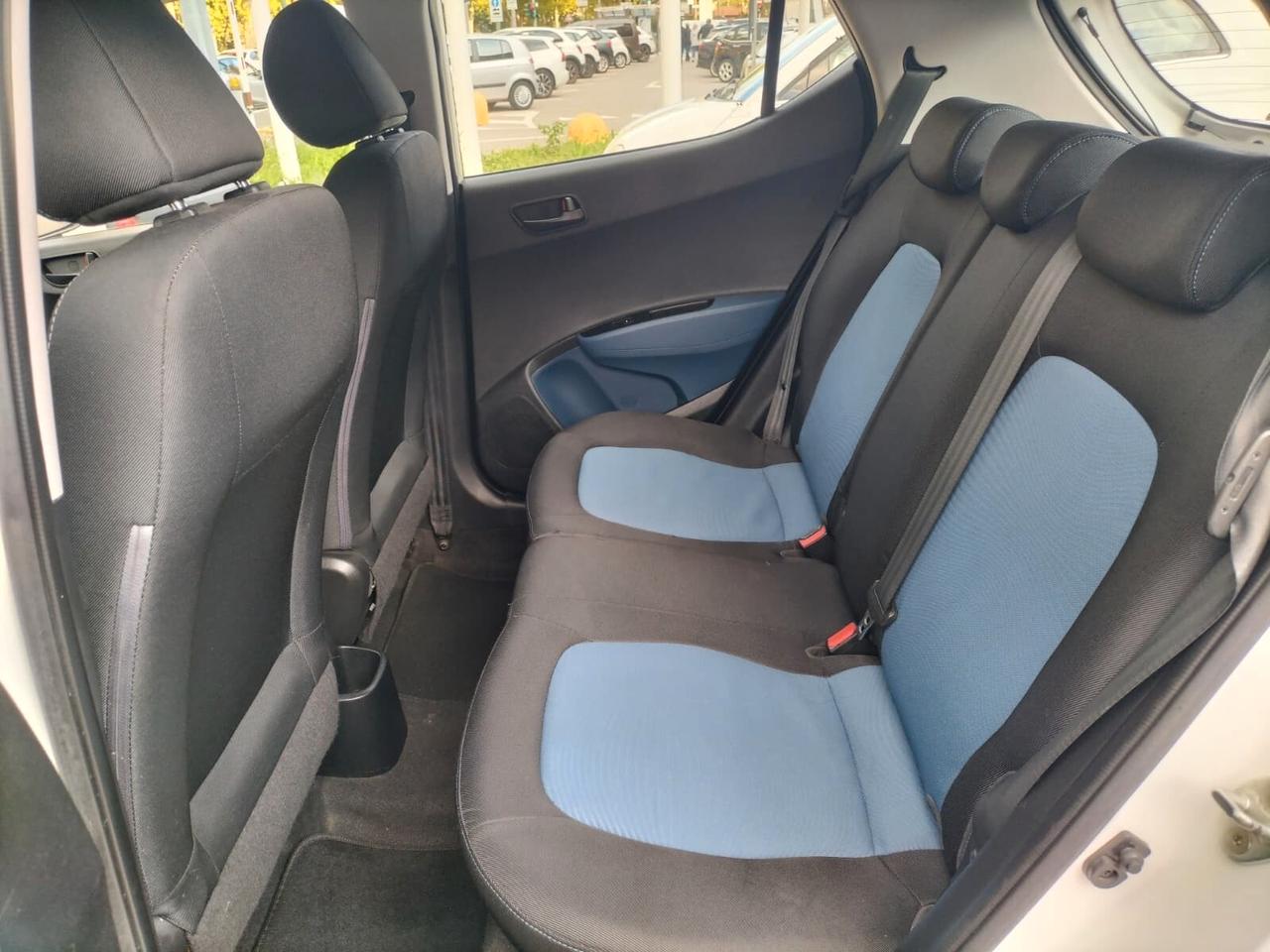 Hyundai i10 - TENUTA BENE !!!