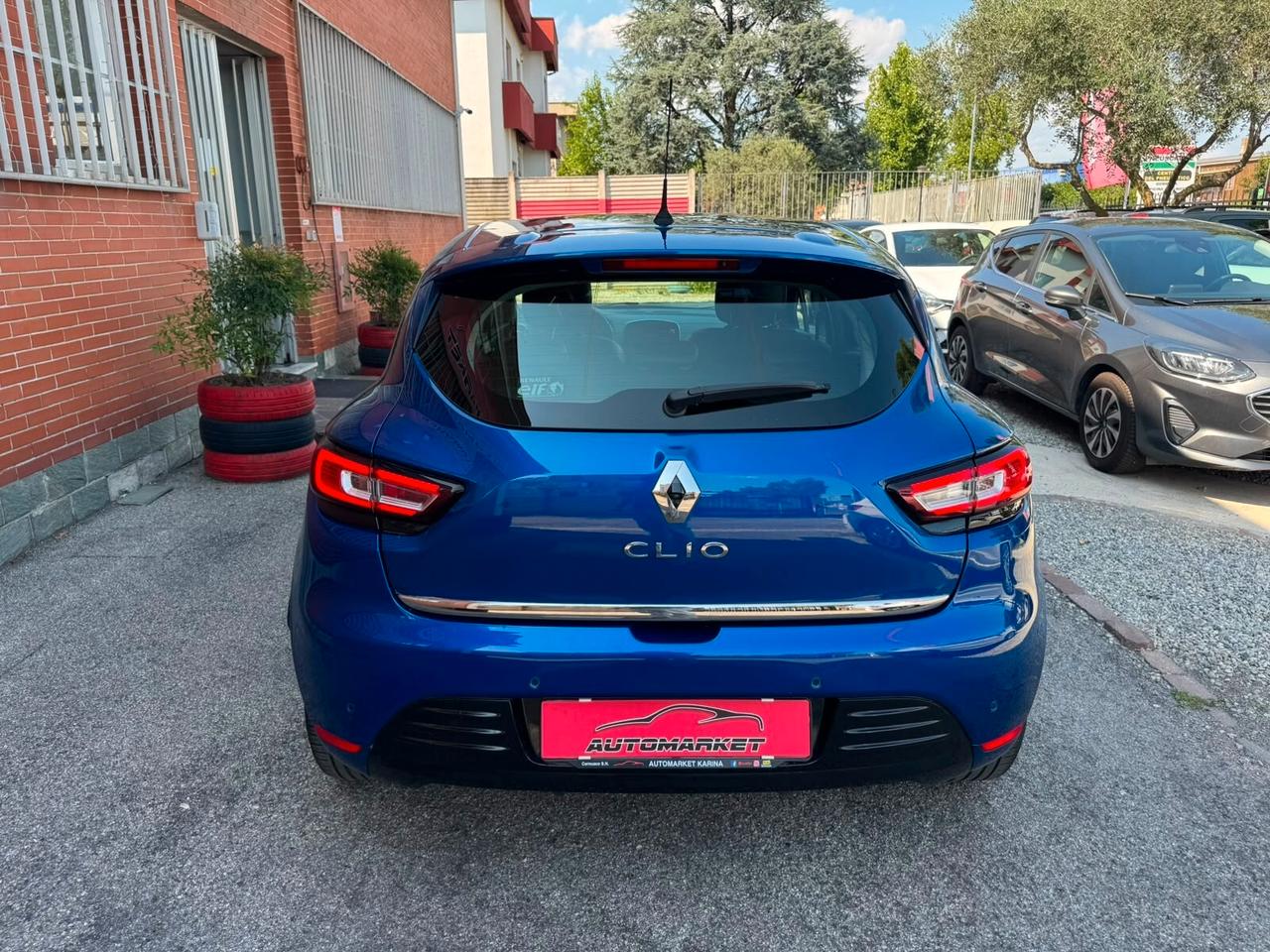 Renault Clio 0.9 TCe 90CV Moschino Intens